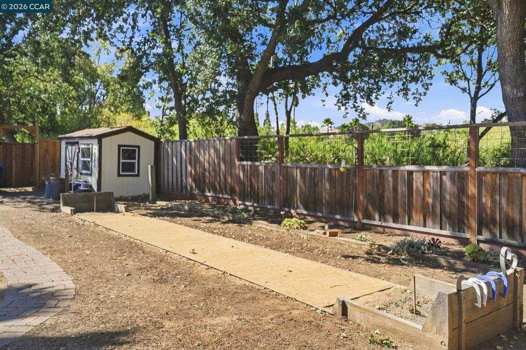 1445 Bassett Dr Property Photo 34