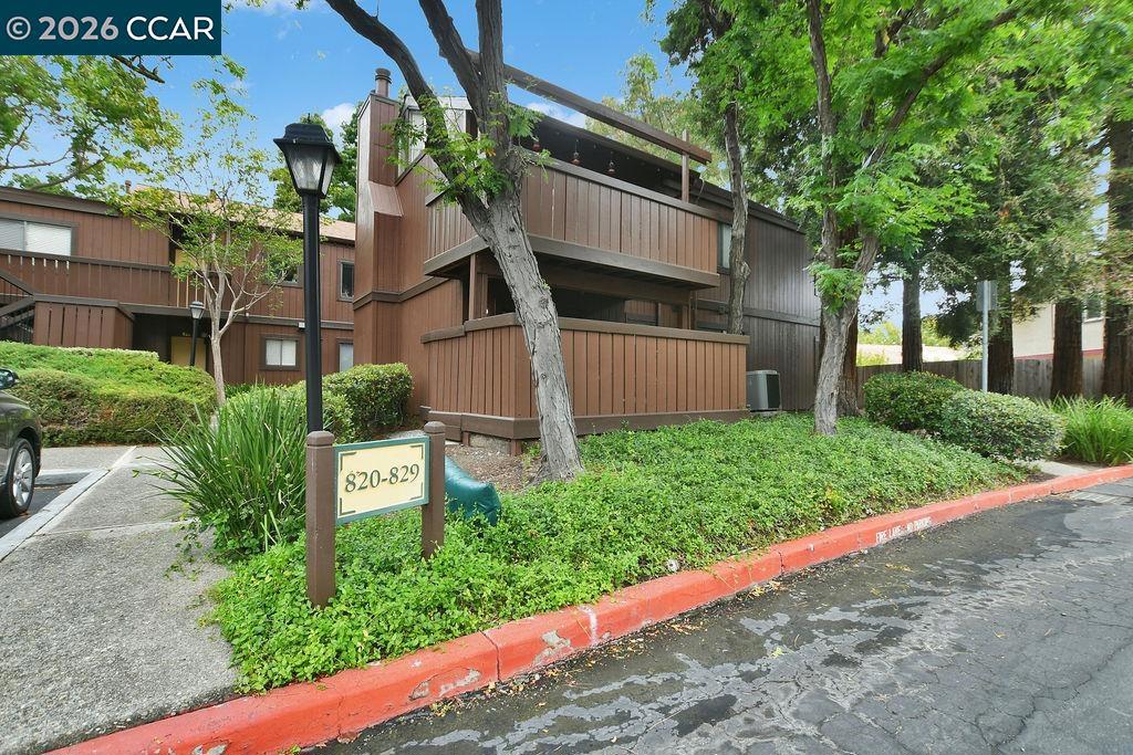828 Camelback Place Property Photo 1