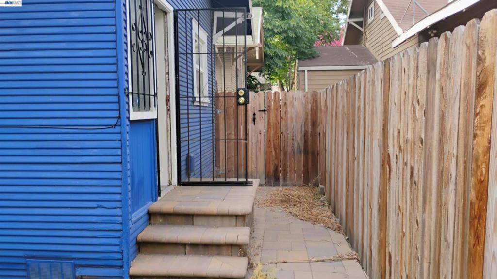 840 N Edison St Property Photo 11