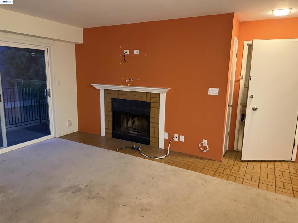 1089 Wesley Ct 8 Property Photo 3