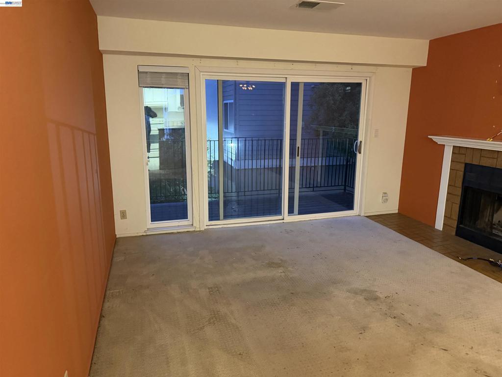 1089 Wesley Ct 8 Property Photo 4