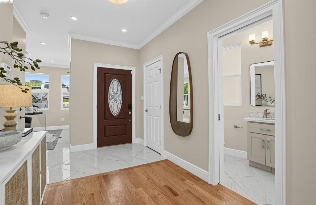 7026 Devon Way Property Photo 3