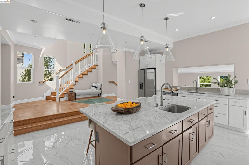 7026 Devon Way Property Photo 7