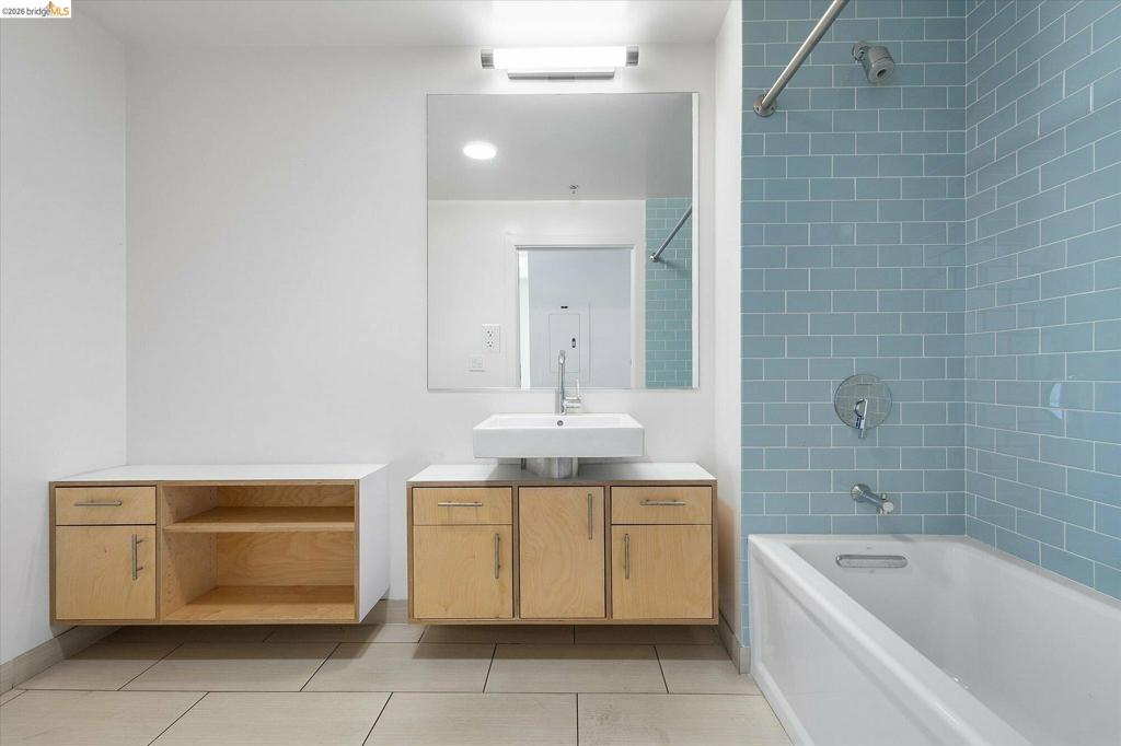 274 14th St Property Photo 8