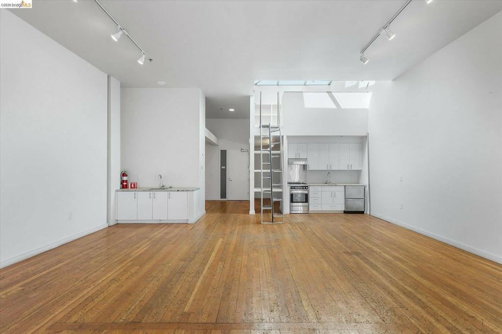274 14th St Property Photo 10