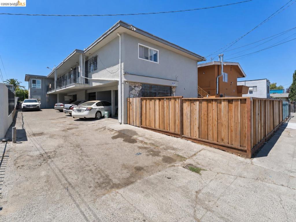 9833 Walnut St Property Photo 1