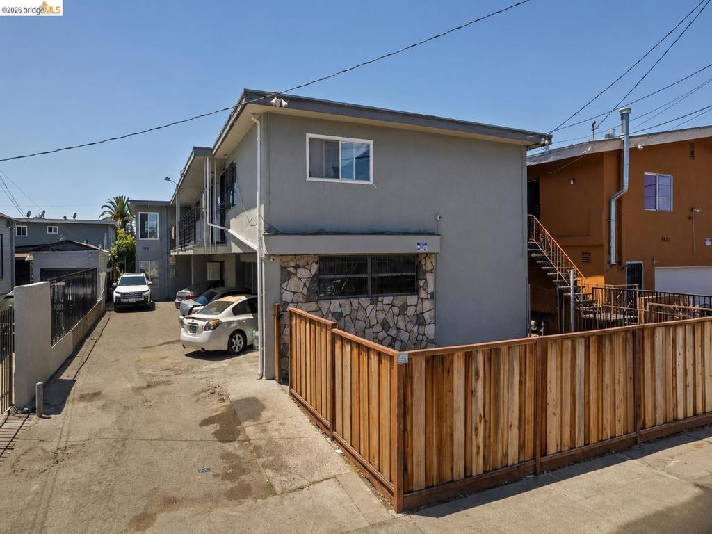 9833 Walnut St Property Photo 2