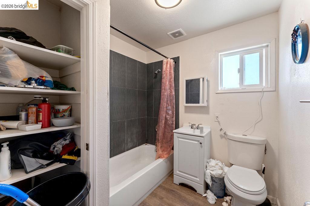 9833 Walnut St Property Photo 8
