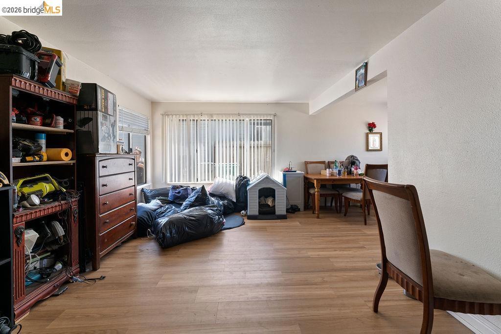 9833 Walnut St Property Photo 10