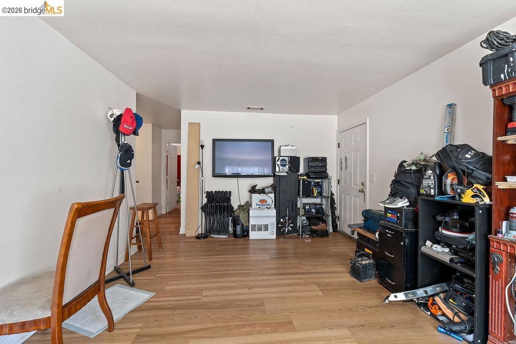 9833 Walnut St Property Photo 11