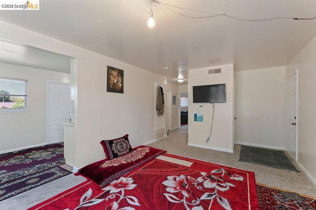 9833 Walnut St Property Photo 17