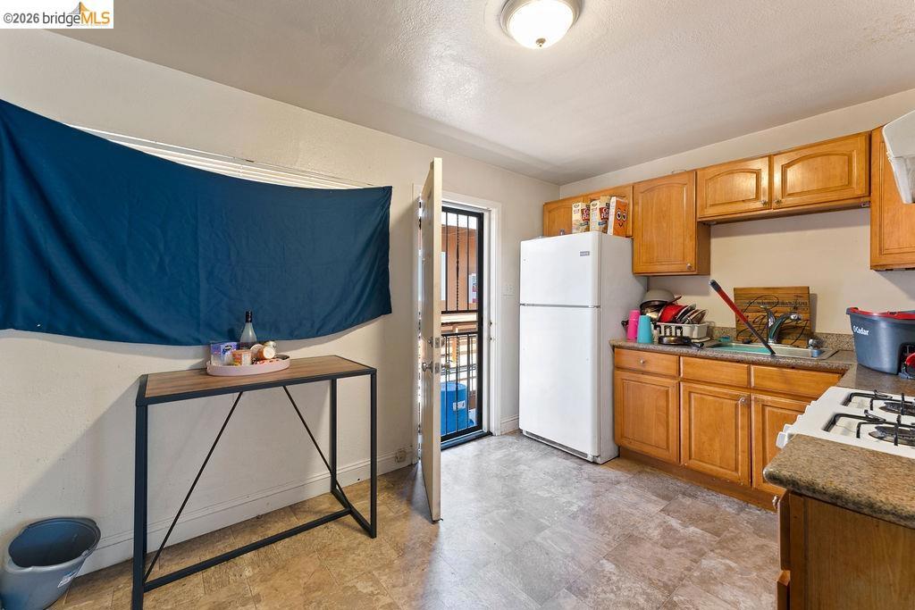 9833 Walnut St Property Photo 23