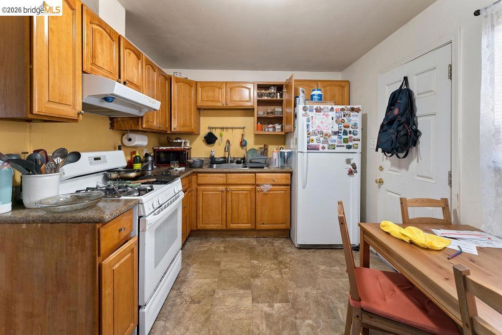 9833 Walnut St Property Photo 30