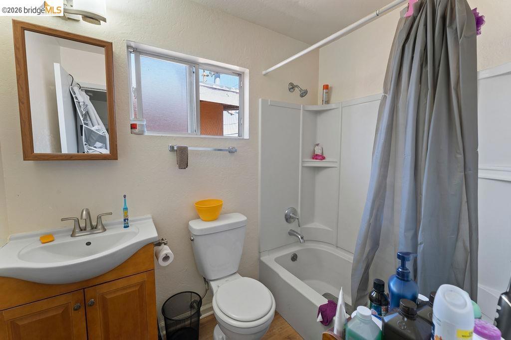 9833 Walnut St Property Photo 39