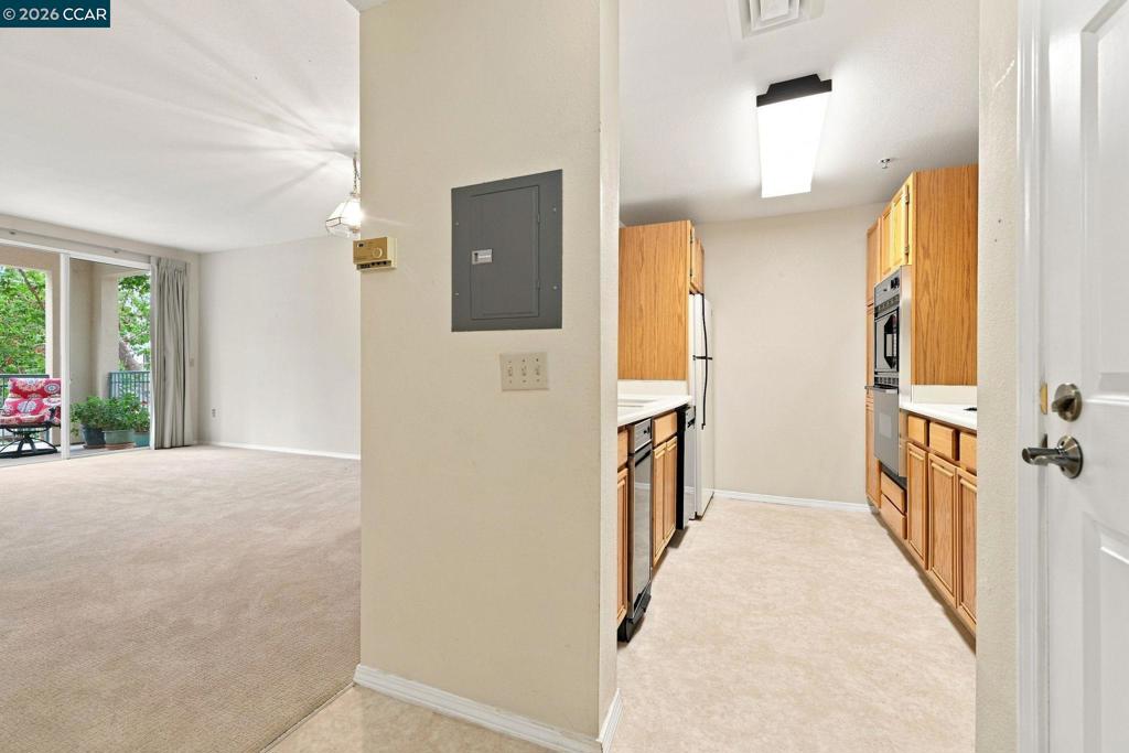 1840 Tice Creek Dr 2245 Property Photo 4