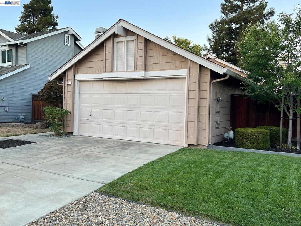 2061 Eilene Dr Property Photo 2