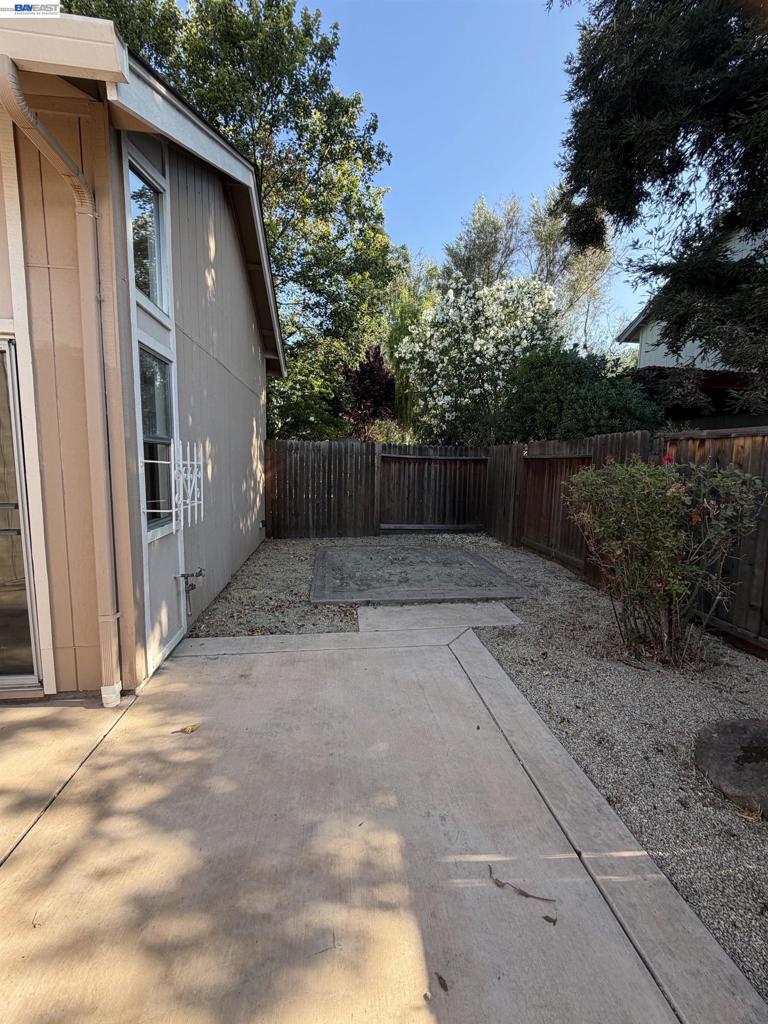 2061 Eilene Dr Property Photo 5