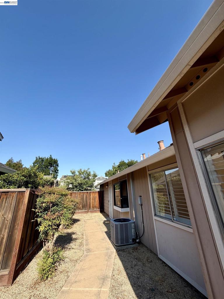 2061 Eilene Dr Property Photo 7