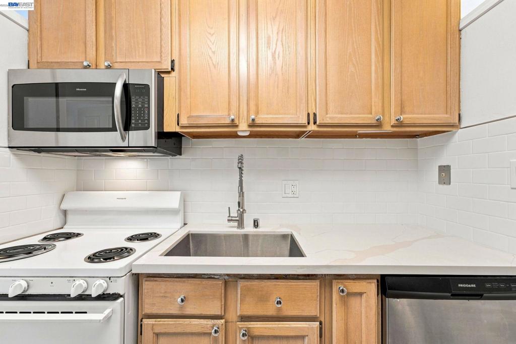 2075 Ascot Dr 119 Property Photo 6