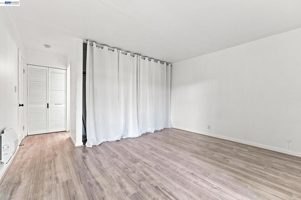 2075 Ascot Dr 119 Property Photo 10
