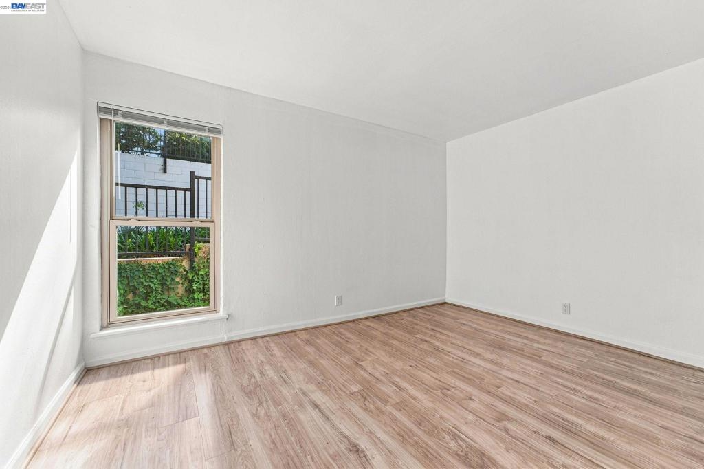 2075 Ascot Dr 119 Property Photo 15