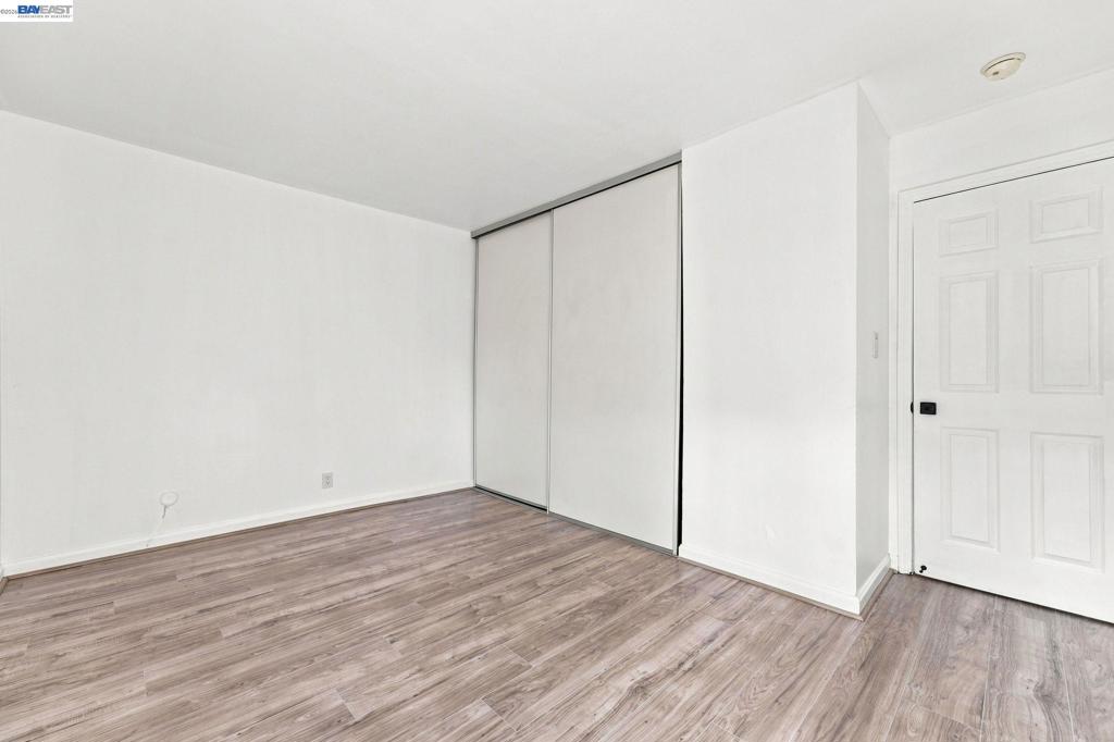 2075 Ascot Dr 119 Property Photo 16