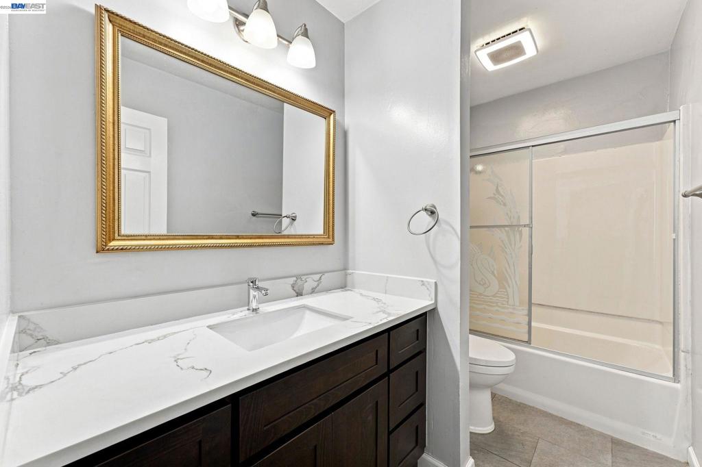 2075 Ascot Dr 119 Property Photo 17