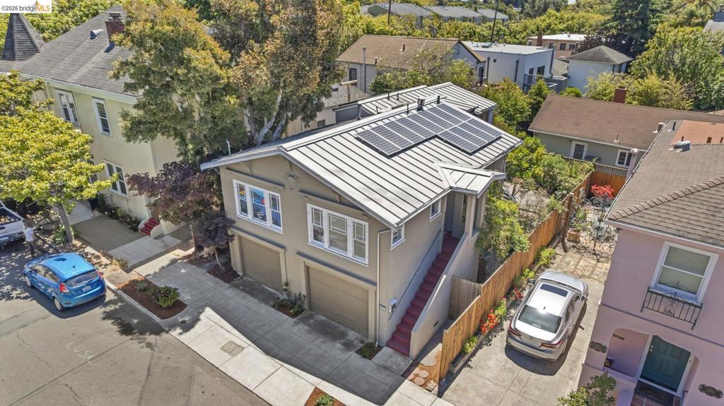 1542 Addison St Property Photo 3