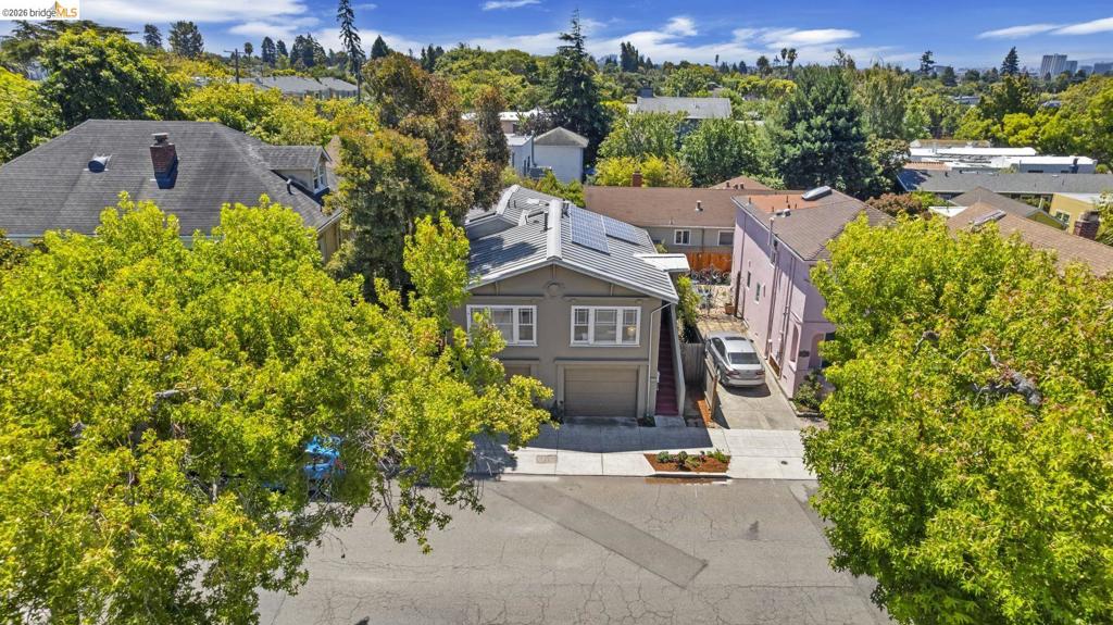 1542 Addison St Property Photo 4