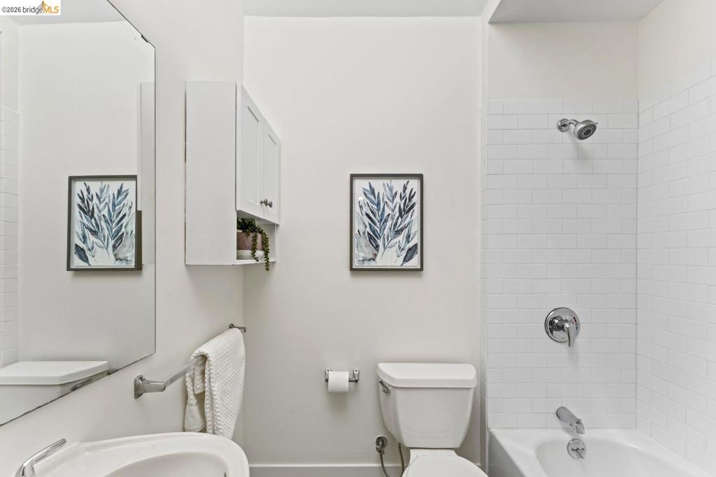 1542 Addison St Property Photo 11