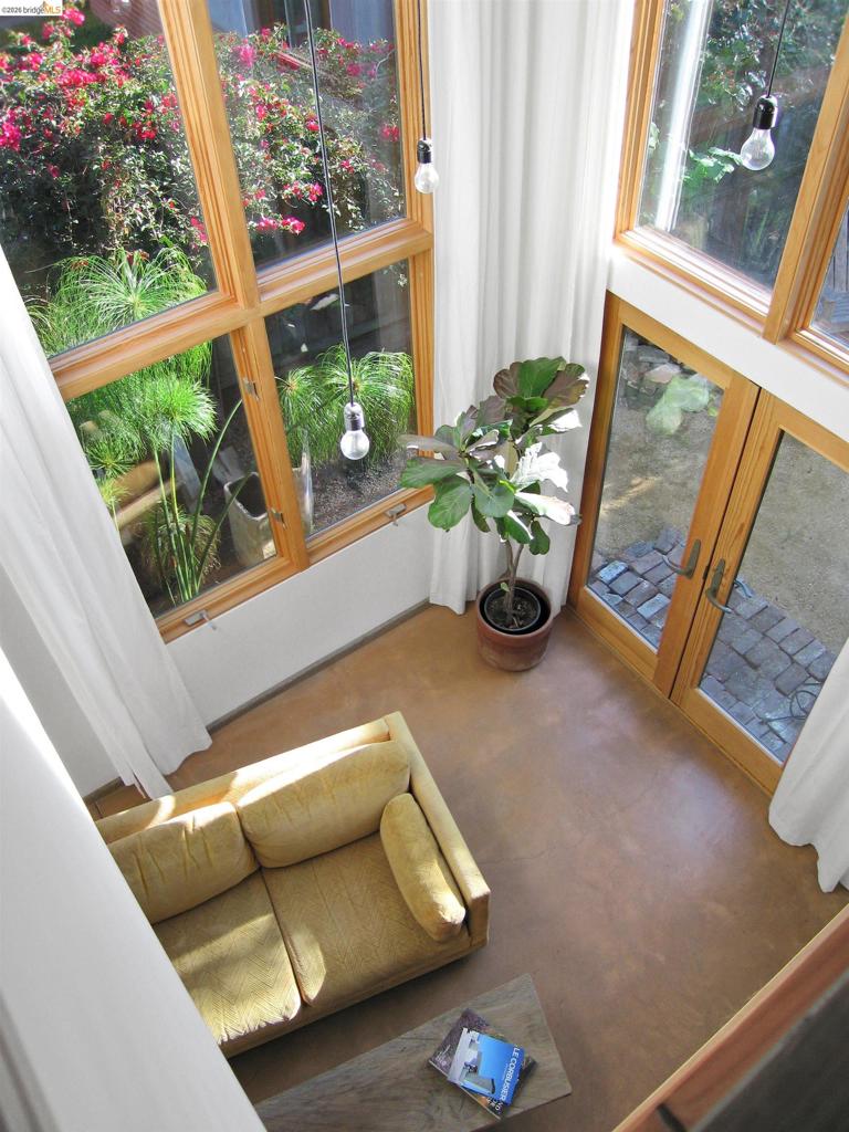 1542 Addison St Property Photo 14