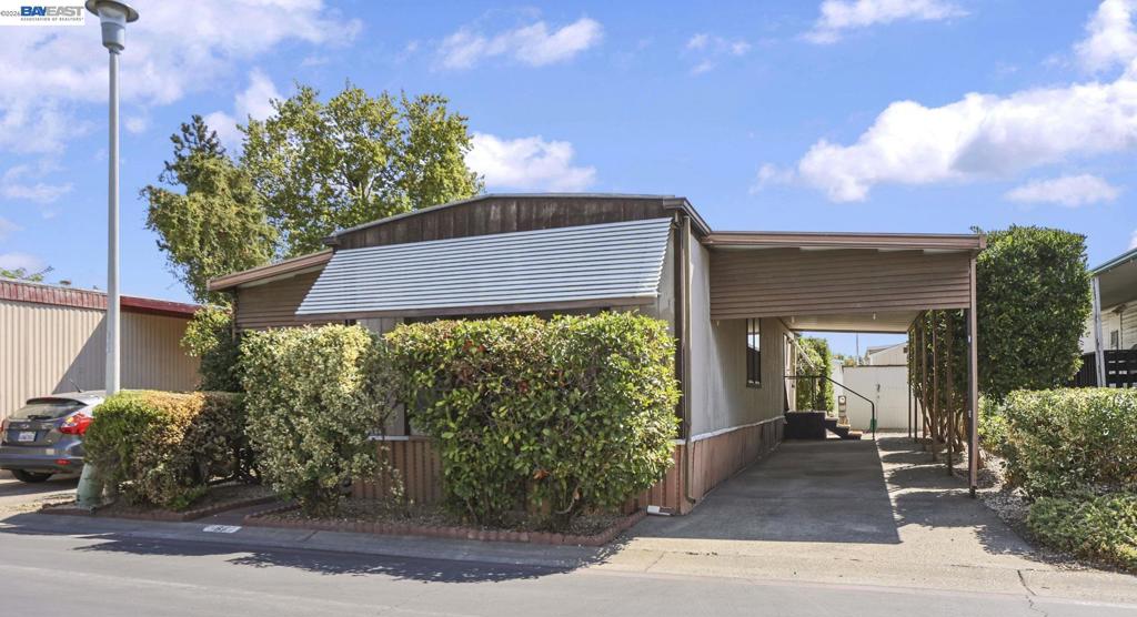 5040 Jackson St. Property Photo 1