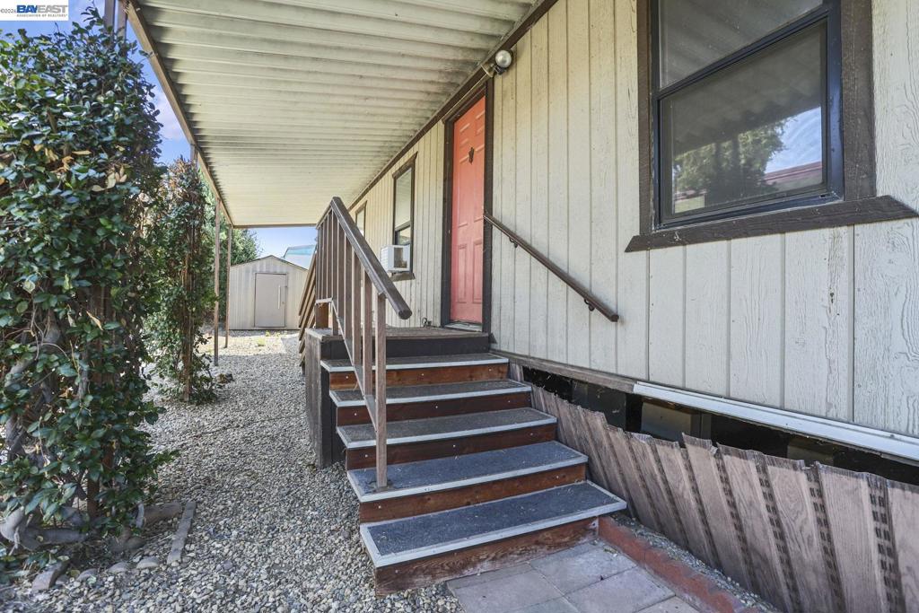 5040 Jackson St. Property Photo 3