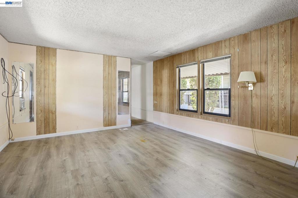 5040 Jackson St. Property Photo 6