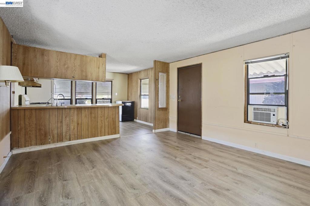 5040 Jackson St. Property Photo 7