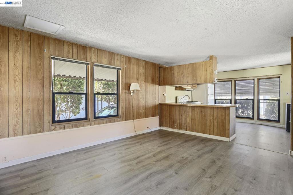 5040 Jackson St. Property Photo 8