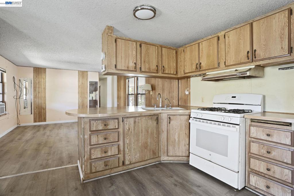 5040 Jackson St. Property Photo 9