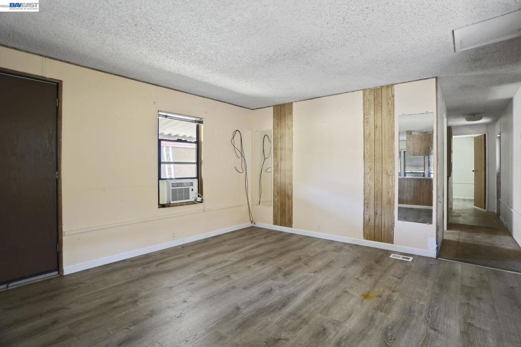 5040 Jackson St. Property Photo 11
