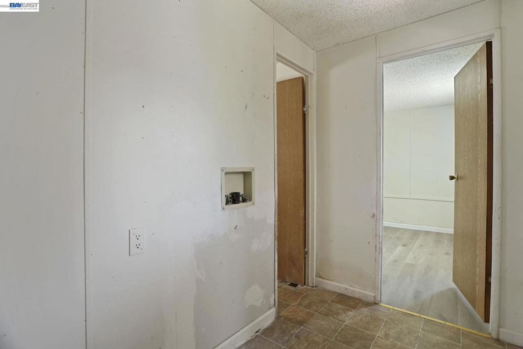 5040 Jackson St. Property Photo 15