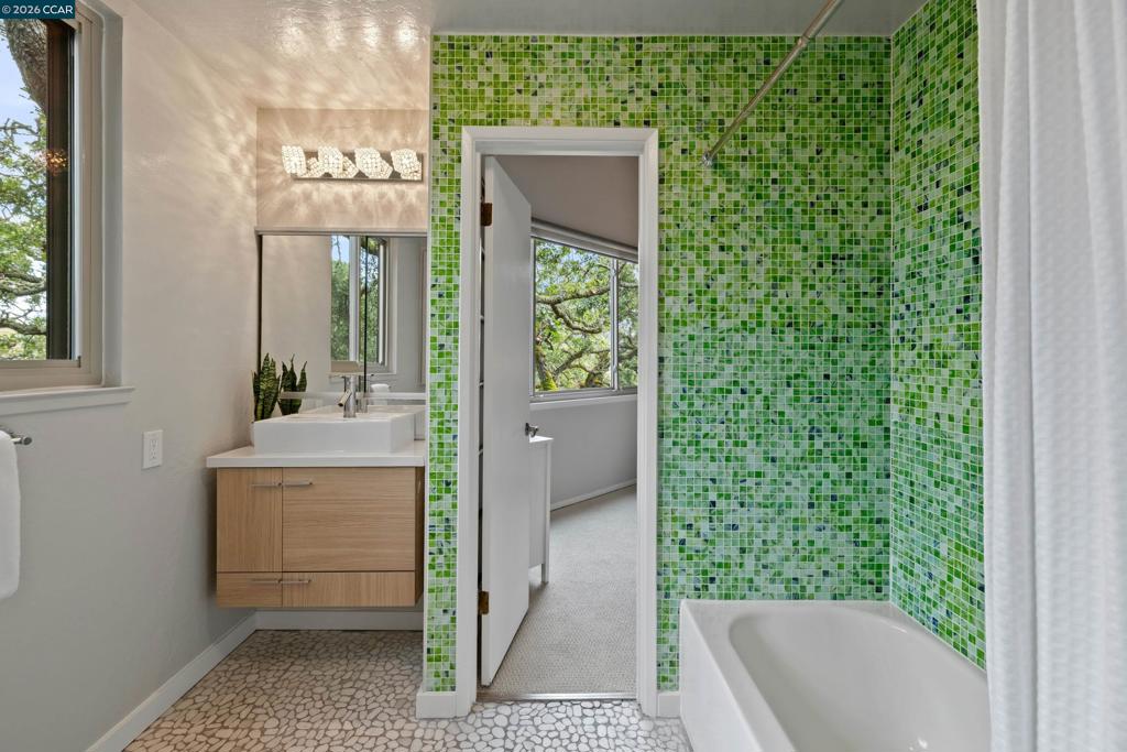2 Leeward Glen Property Photo 20