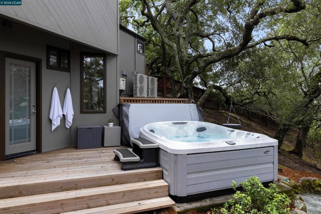 2 Leeward Glen Property Photo 35
