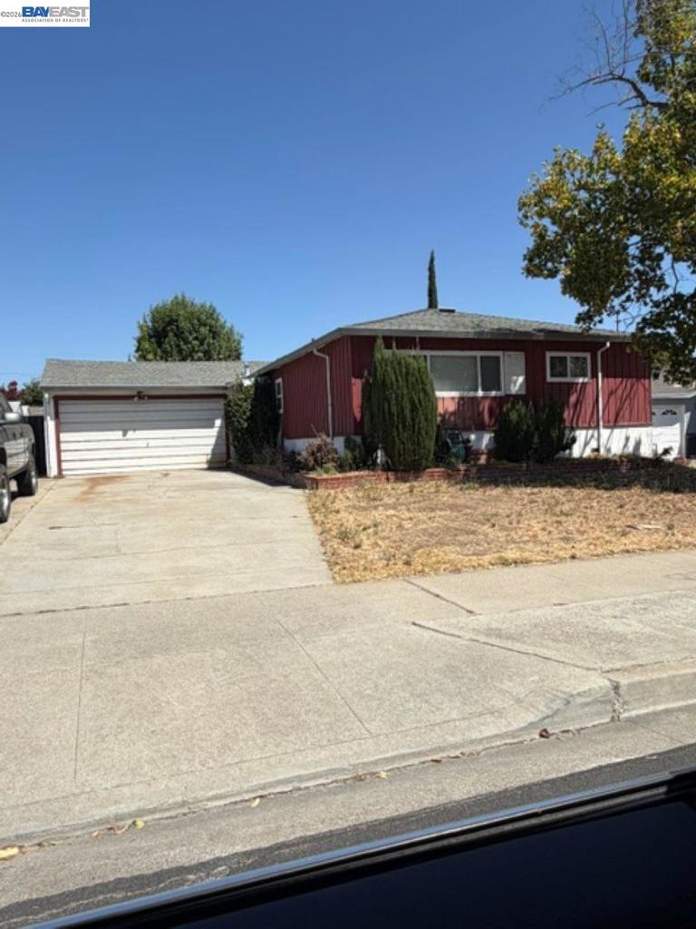 246 Clarke Ave Property Photo 2