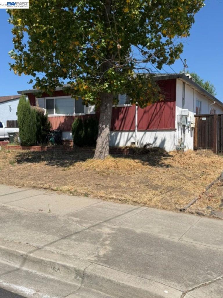 246 Clarke Ave Property Photo 3