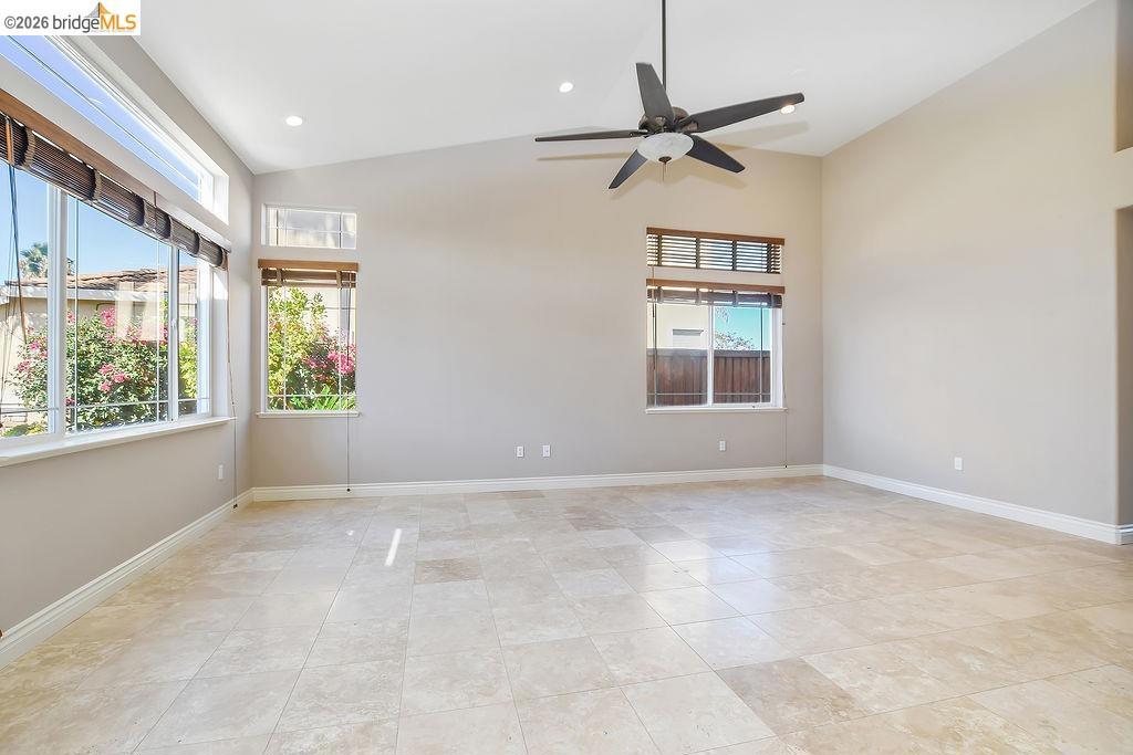 4464 Cove Ln Property Photo 6