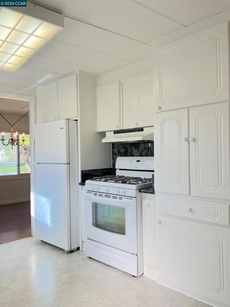 2339 Dalis Property Photo 8