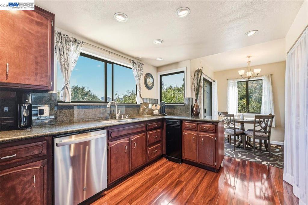 27468 Hayward Blvd Property Photo 18