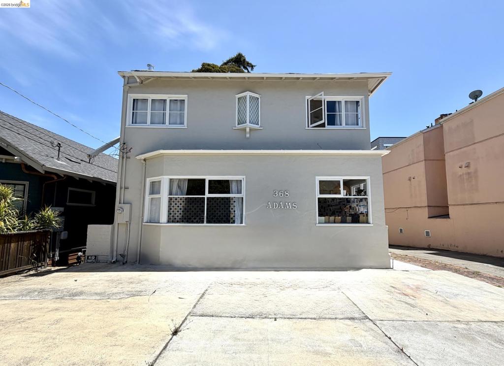 368 Adams St Property Photo 3