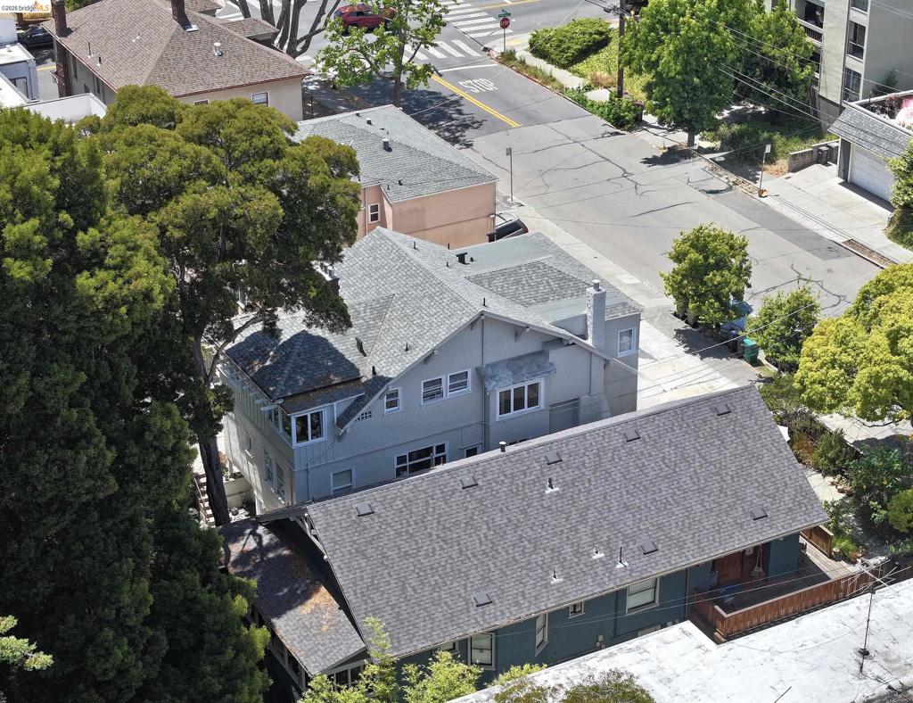 368 Adams St Property Photo 9