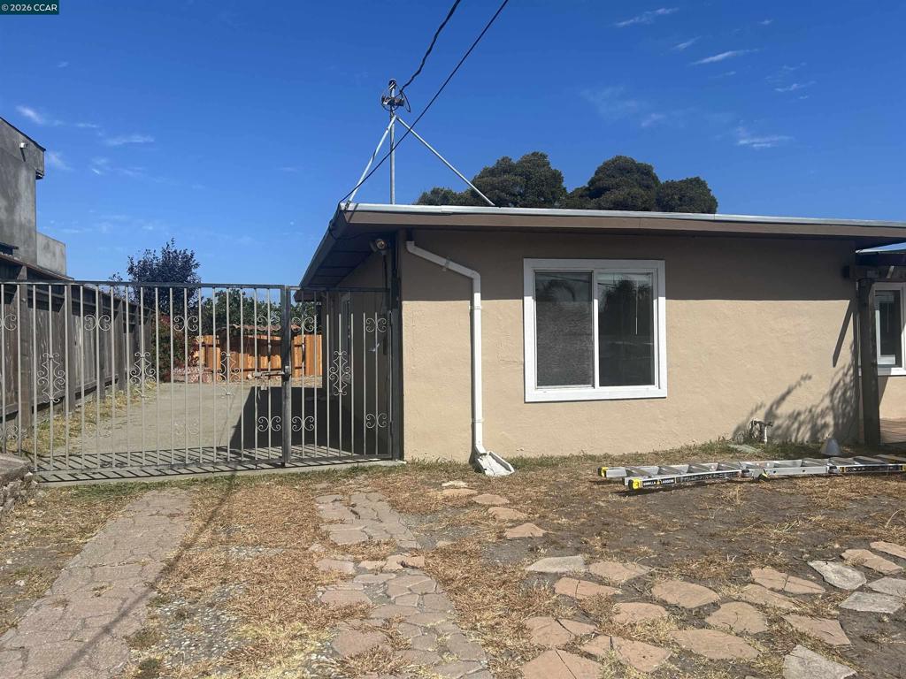 1075 Rachel Rd Property Photo 3