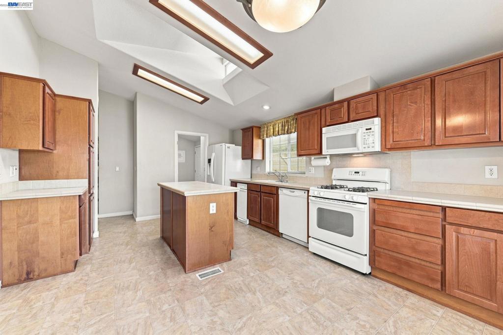 29020 Berkeley Property Photo 10